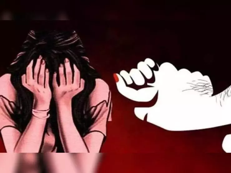 Shimla News in Hindi: युवती के साथ दुष्कर्म, ब्लैकमेल और मारपीट का आरोप — पड़ोसी युवक पर केस दर्ज Shimla News in Hindi: युवती के साथ दुष्कर्म, ब्लैकमेल और मारपीट का आरोप — पड़ोसी युवक पर केस दर्ज