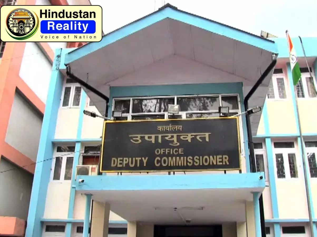 DC Office Mandi को बम से उड़ाने की धमकी, इमारत खाली कराई गई DC Office Mandi को बम से उड़ाने की धमकी, इमारत खाली कराई गई
