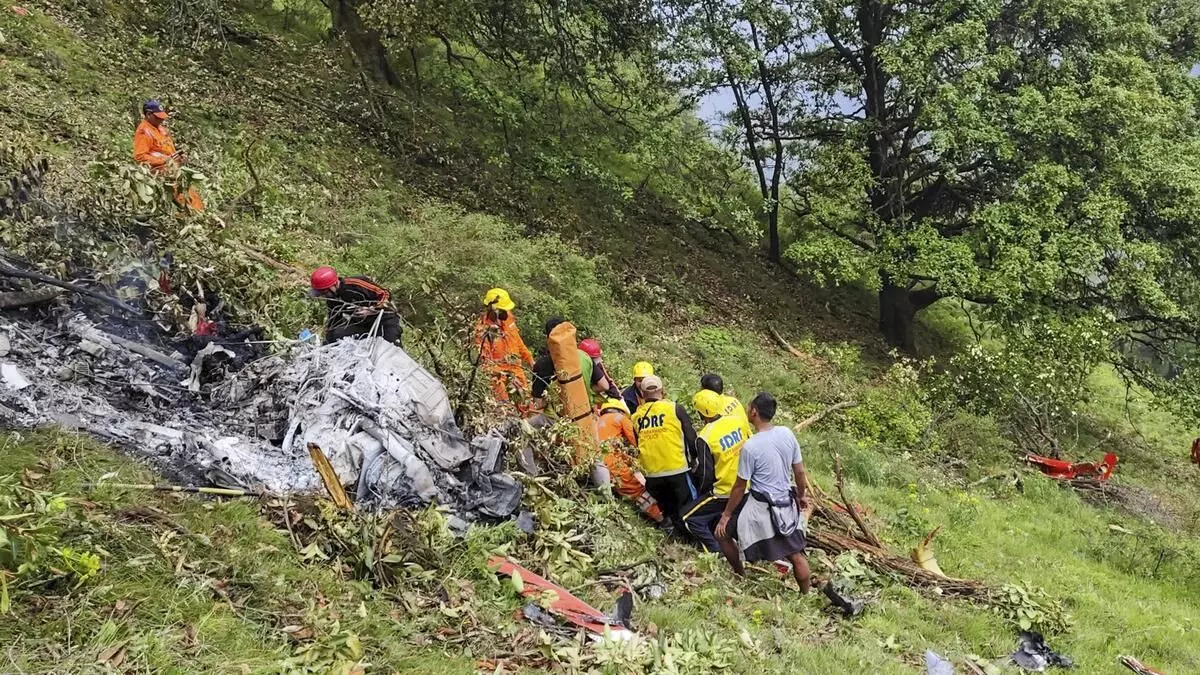 Uttarakhand Helicopter Crash News: उत्तराखंड में हुए हेलीकाप्टर क्रैश की हर एक खबर, जानिये बस एक क्लिक में